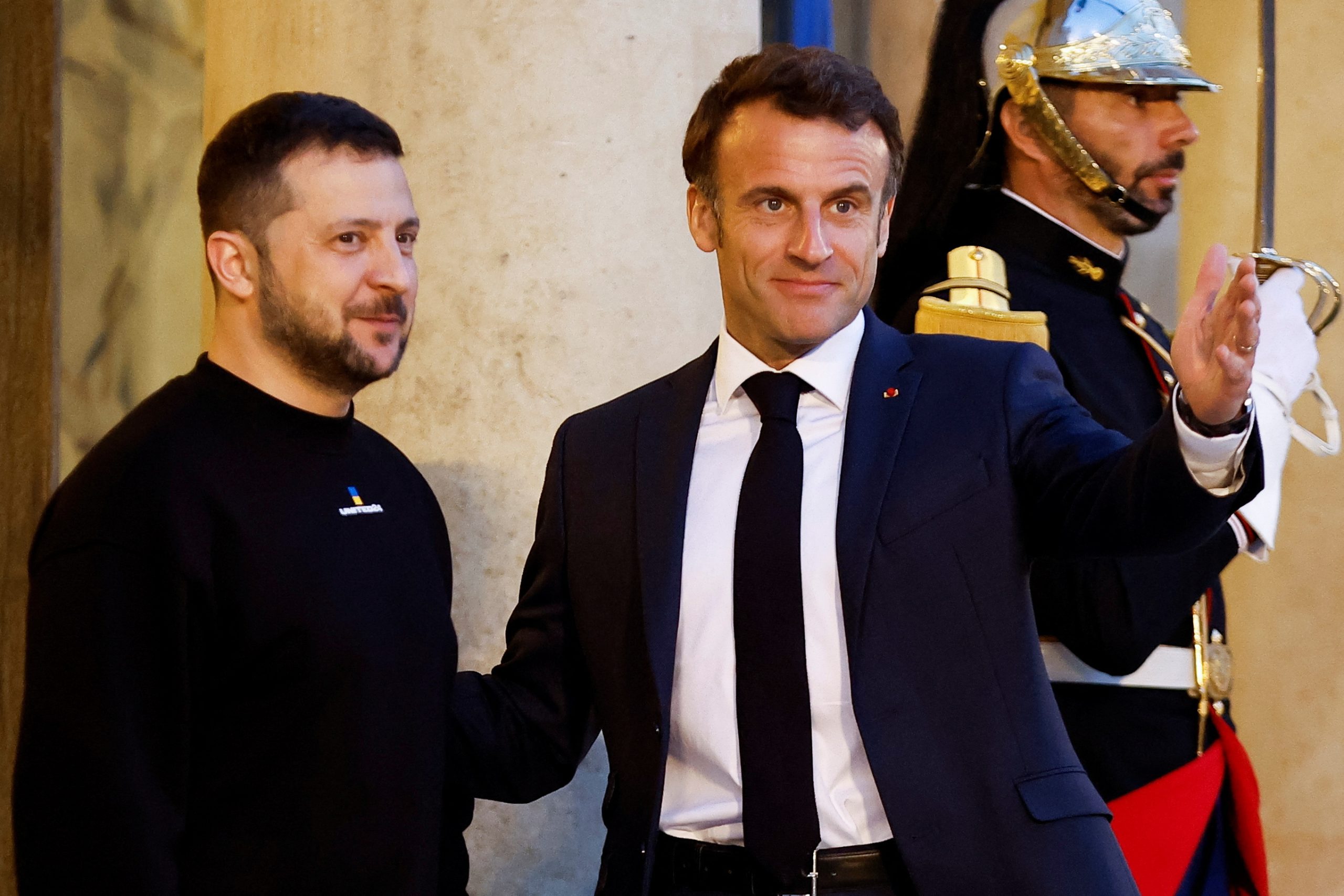 French President Macron Possibly Sending Pilots to Ukraine, Says Expert