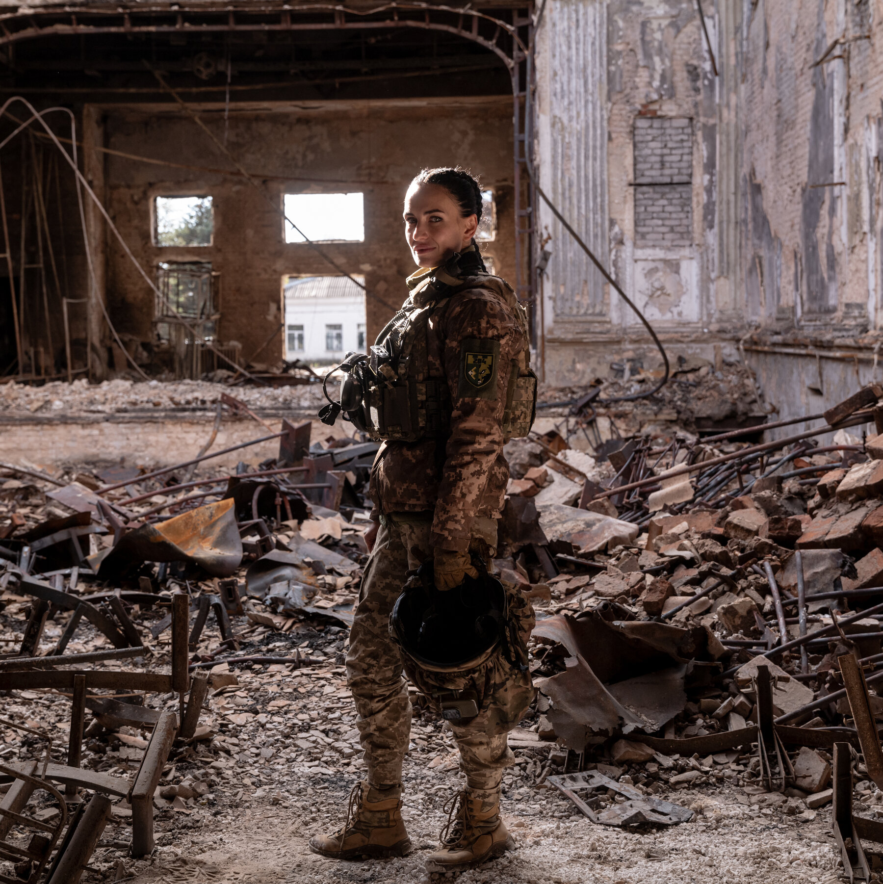 Ukrainian Army Sends Women to Assault Units Amid Personnel Shortage, Expert Says