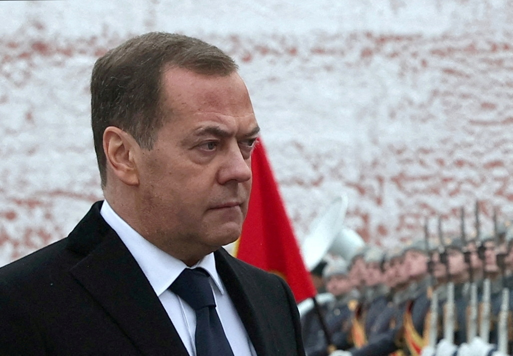 Medvedev Warns of Kiev’s Collapse Amid Encirclement and Corruption Scandal